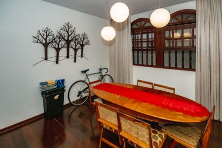 Casa à venda com 300m², 3 quartos e 3 vagasSala