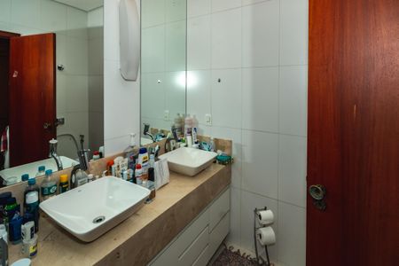 Casa à venda com 300m², 3 quartos e 3 vagasBanheiro Suíte 