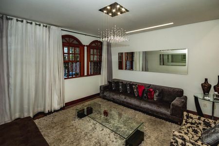 Casa à venda com 300m², 3 quartos e 3 vagasSala