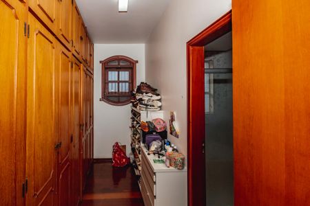 Casa à venda com 300m², 3 quartos e 3 vagasCloset Suíte 