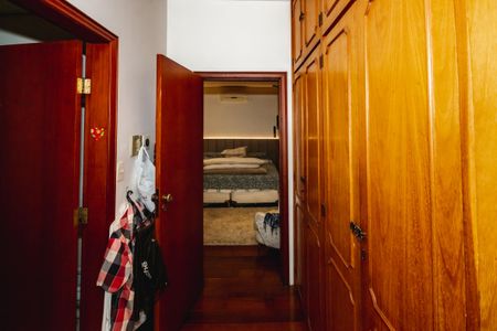Casa à venda com 300m², 3 quartos e 3 vagasCloset Suíte 