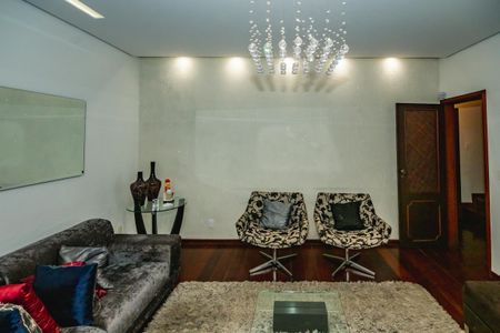 Casa à venda com 300m², 3 quartos e 3 vagasSala