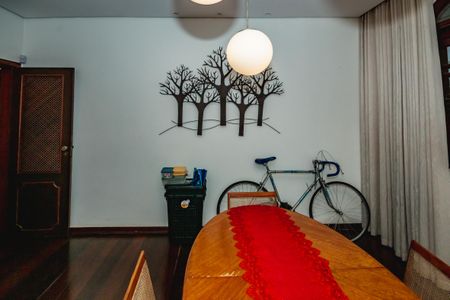 Casa à venda com 300m², 3 quartos e 3 vagasSala