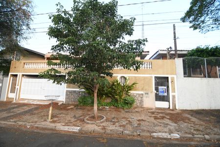 Casa para alugar com 400m², 3 quartos e 4 vagasFachada / Placa
