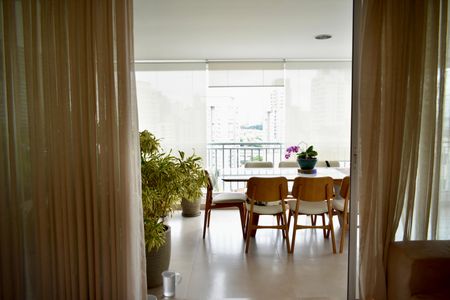 Apartamento à venda com 100m², 3 quartos e 2 vagas Apartamento à venda com 100m², 3 quartos e 2 vagasVaranda