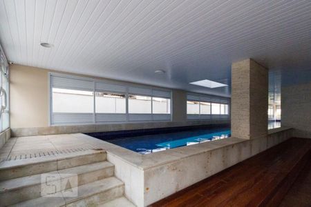 Apartamento à venda com 100m², 3 quartos e 2 vagas Apartamento à venda com 100m², 3 quartos e 2 vagasÁrea comum - Piscina coberta