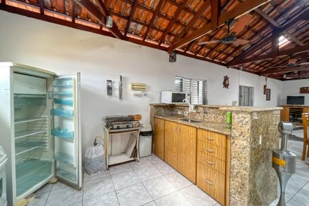 Casa à venda com 370m², 5 quartos e 3 vagas Casa à venda com 370m², 5 quartos e 3 vagasSalão