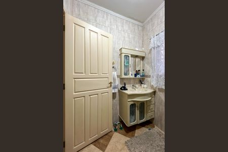 Casa à venda com 370m², 5 quartos e 3 vagas Casa à venda com 370m², 5 quartos e 3 vagasBanheiro Corredor