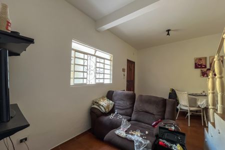 Casa à venda com 370m², 5 quartos e 3 vagas Casa à venda com 370m², 5 quartos e 3 vagasCasa 2 - Sala