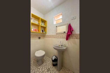 Casa à venda com 370m², 5 quartos e 3 vagas Casa à venda com 370m², 5 quartos e 3 vagasCasa 2 - Lavabo