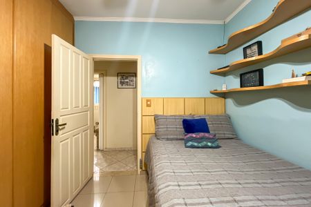 Casa à venda com 370m², 5 quartos e 3 vagas Casa à venda com 370m², 5 quartos e 3 vagasQuarto 2