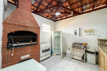 Casa à venda com 370m², 5 quartos e 3 vagas Casa à venda com 370m², 5 quartos e 3 vagasSalão