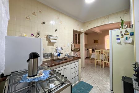 Casa à venda com 370m², 5 quartos e 3 vagas Casa à venda com 370m², 5 quartos e 3 vagasCozinha