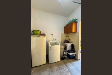 Casa à venda com 370m², 5 quartos e 3 vagas Casa à venda com 370m², 5 quartos e 3 vagasCasa 2 - Área de Serviço