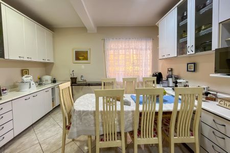 Casa à venda com 370m², 5 quartos e 3 vagas Casa à venda com 370m², 5 quartos e 3 vagasCozinha