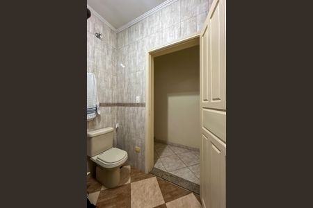 Casa à venda com 370m², 5 quartos e 3 vagas Casa à venda com 370m², 5 quartos e 3 vagasBanheiro Corredor