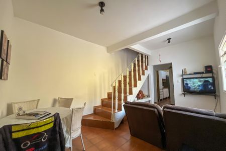 Casa à venda com 370m², 5 quartos e 3 vagas Casa à venda com 370m², 5 quartos e 3 vagasCasa 2 - Sala