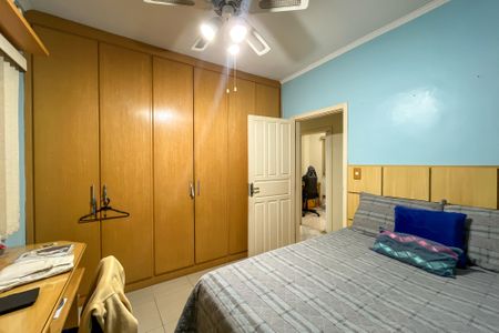 Casa à venda com 370m², 5 quartos e 3 vagas Casa à venda com 370m², 5 quartos e 3 vagasQuarto 2