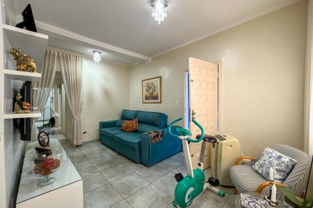 Casa à venda com 370m², 5 quartos e 3 vagas Casa à venda com 370m², 5 quartos e 3 vagasSala