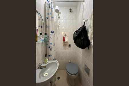 Casa à venda com 370m², 5 quartos e 3 vagas Casa à venda com 370m², 5 quartos e 3 vagasBanheiro de serviço