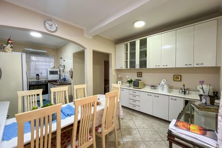 Casa à venda com 370m², 5 quartos e 3 vagas Casa à venda com 370m², 5 quartos e 3 vagasCozinha