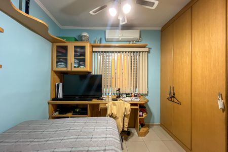 Casa à venda com 370m², 5 quartos e 3 vagas Casa à venda com 370m², 5 quartos e 3 vagasQuarto 2