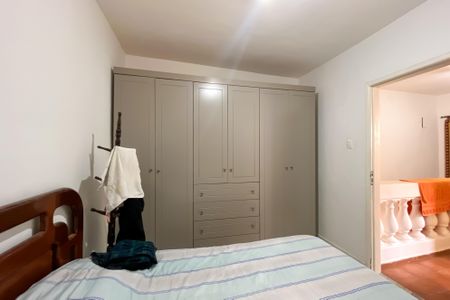 Casa à venda com 370m², 5 quartos e 3 vagas Casa à venda com 370m², 5 quartos e 3 vagasCasa 2 - Quarto 2