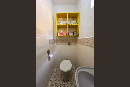 Casa à venda com 370m², 5 quartos e 3 vagas Casa à venda com 370m², 5 quartos e 3 vagasCasa 2 - Lavabo
