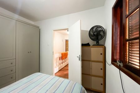 Casa à venda com 370m², 5 quartos e 3 vagas Casa à venda com 370m², 5 quartos e 3 vagasCasa 2 - Quarto 2