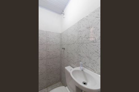 Banheiro de kitnet/studio para alugar com 0 quarto, 15m² em Vila Endres, Guarulhos