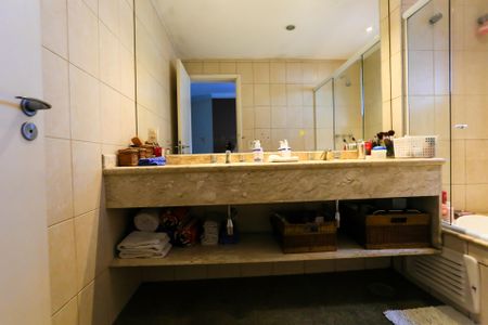 Apartamento para alugar com 160m², 3 quartos e 4 vagasBanheiro da Suíte 3