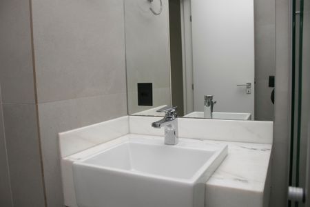 Apartamento para alugar com 60m², 2 quartos e 2 vagas Apartamento para alugar com 60m², 2 quartos e 2 vagasBanheiro da Suíte 1