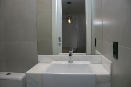 Apartamento para alugar com 60m², 2 quartos e 2 vagas Apartamento para alugar com 60m², 2 quartos e 2 vagasBanheiro da Suíte 2