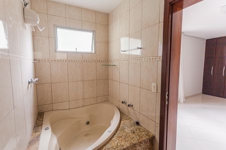 Apartamento à venda com 200m², 4 quartos e 4 vagasCobertura - Banheiro da Suíte 2