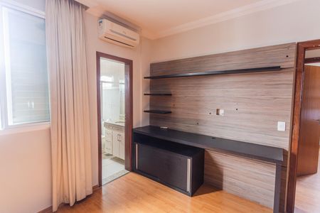 Apartamento à venda com 200m², 4 quartos e 4 vagasSuíte 1