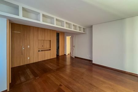 Apartamento à venda com 175m², 4 quartos e 2 vagas Apartamento à venda com 175m², 4 quartos e 2 vagasSuíte
