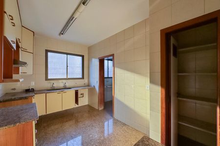 Apartamento à venda com 175m², 4 quartos e 2 vagas Apartamento à venda com 175m², 4 quartos e 2 vagasCozinha