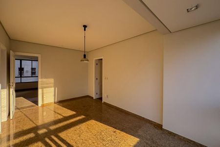 Apartamento à venda com 175m², 4 quartos e 2 vagas Apartamento à venda com 175m², 4 quartos e 2 vagasSala de Jantar