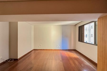 Apartamento à venda com 175m², 4 quartos e 2 vagas Apartamento à venda com 175m², 4 quartos e 2 vagasSuíte