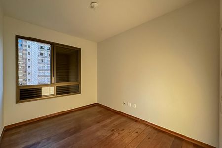 Apartamento à venda com 175m², 4 quartos e 2 vagas Apartamento à venda com 175m², 4 quartos e 2 vagasQuarto 1