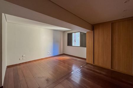 Apartamento à venda com 175m², 4 quartos e 2 vagas Apartamento à venda com 175m², 4 quartos e 2 vagasSuíte
