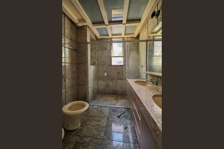 Apartamento à venda com 175m², 4 quartos e 2 vagas Apartamento à venda com 175m², 4 quartos e 2 vagasBanheiro da Suíte