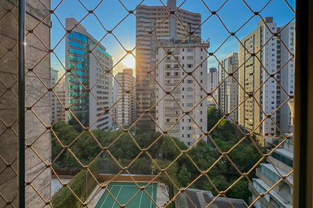 Apartamento à venda com 175m², 4 quartos e 2 vagas Apartamento à venda com 175m², 4 quartos e 2 vagasVista da Área de Serviço