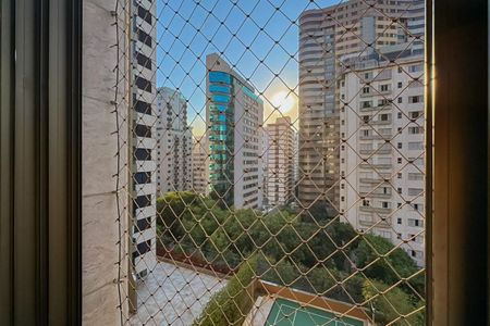 Apartamento à venda com 175m², 4 quartos e 2 vagas Apartamento à venda com 175m², 4 quartos e 2 vagasVista da Área de Serviço