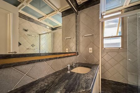 Apartamento à venda com 175m², 4 quartos e 2 vagas Apartamento à venda com 175m², 4 quartos e 2 vagasBanheiro