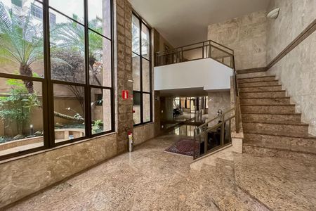 Apartamento à venda com 175m², 4 quartos e 2 vagas Apartamento à venda com 175m², 4 quartos e 2 vagasHall social