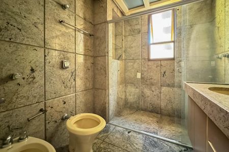 Apartamento à venda com 175m², 4 quartos e 2 vagas Apartamento à venda com 175m², 4 quartos e 2 vagasBanheiro da Suíte