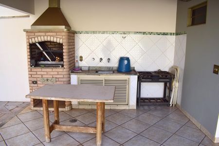 Casa para alugar com 295m², 4 quartos e 4 vagasÁrea comum - Churrasqueira