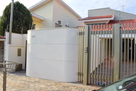 Casa para alugar com 295m², 4 quartos e 4 vagasFachada