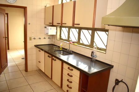 Casa para alugar com 295m², 4 quartos e 4 vagasCozinha